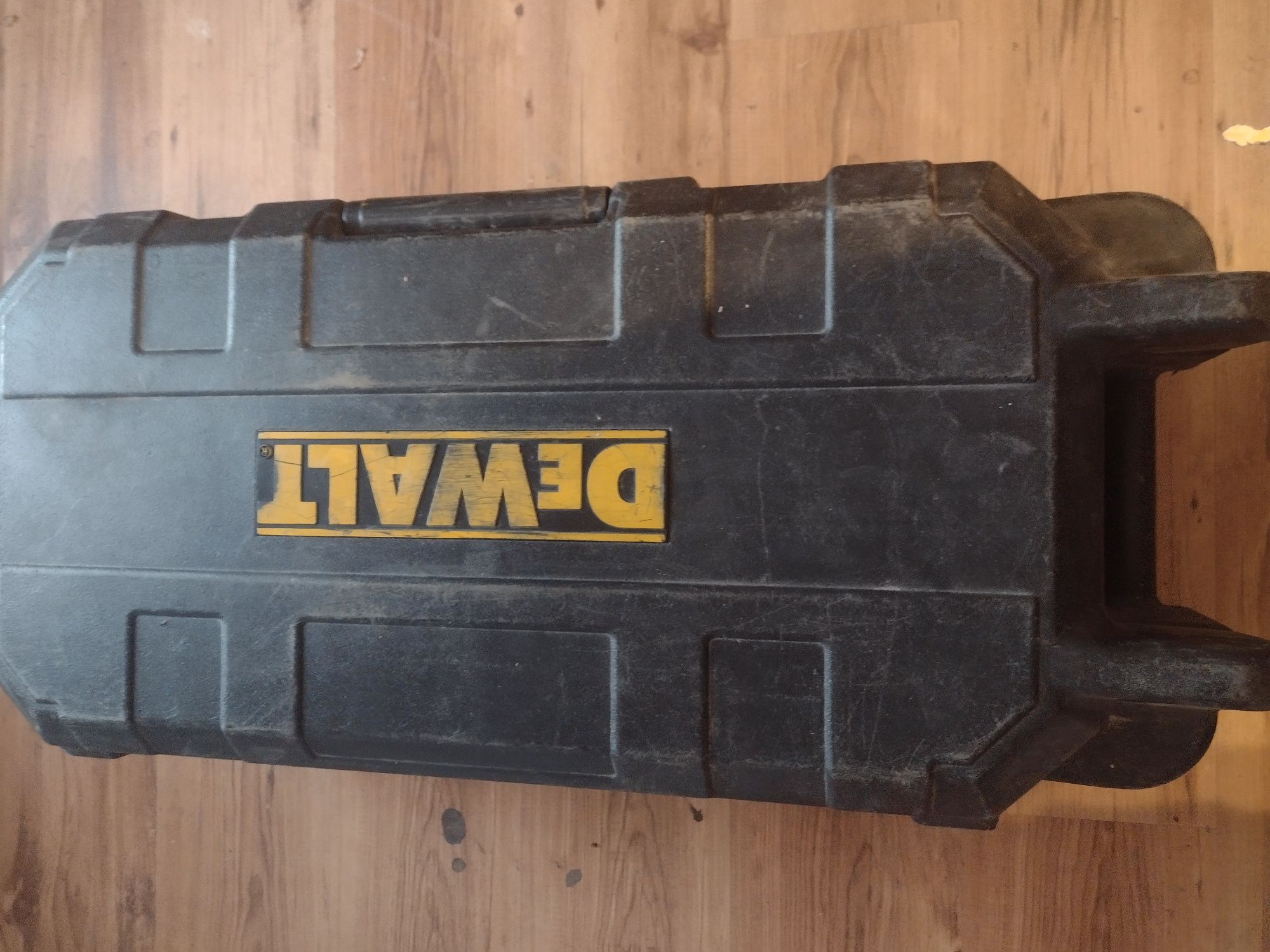 Młot wyburzeniowy DeWalt D 25961