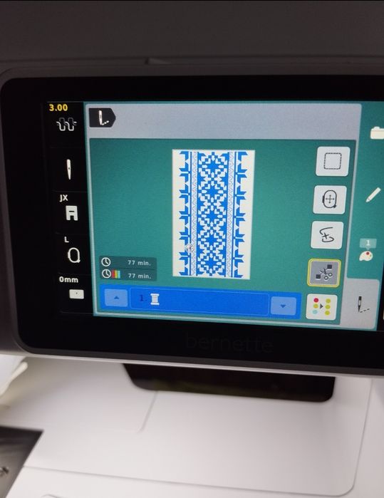 Вишивальна машина Bernette B70Deco