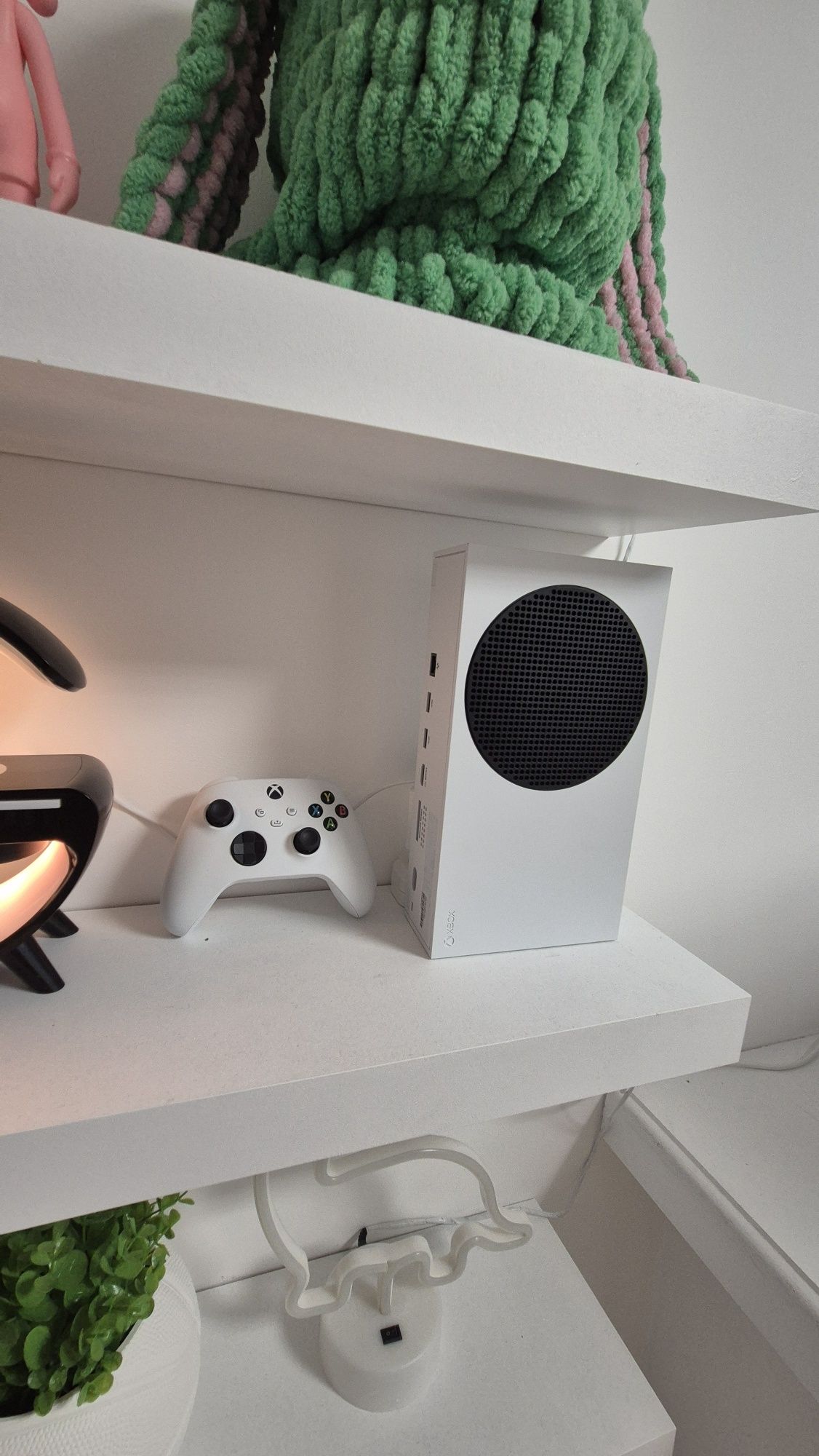 Продам X-box series S (стан нового)