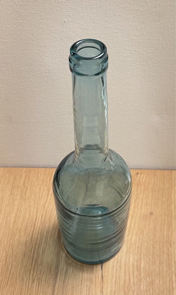 Stara szklana butelka przedwojenna niebieska kolekcjonerska