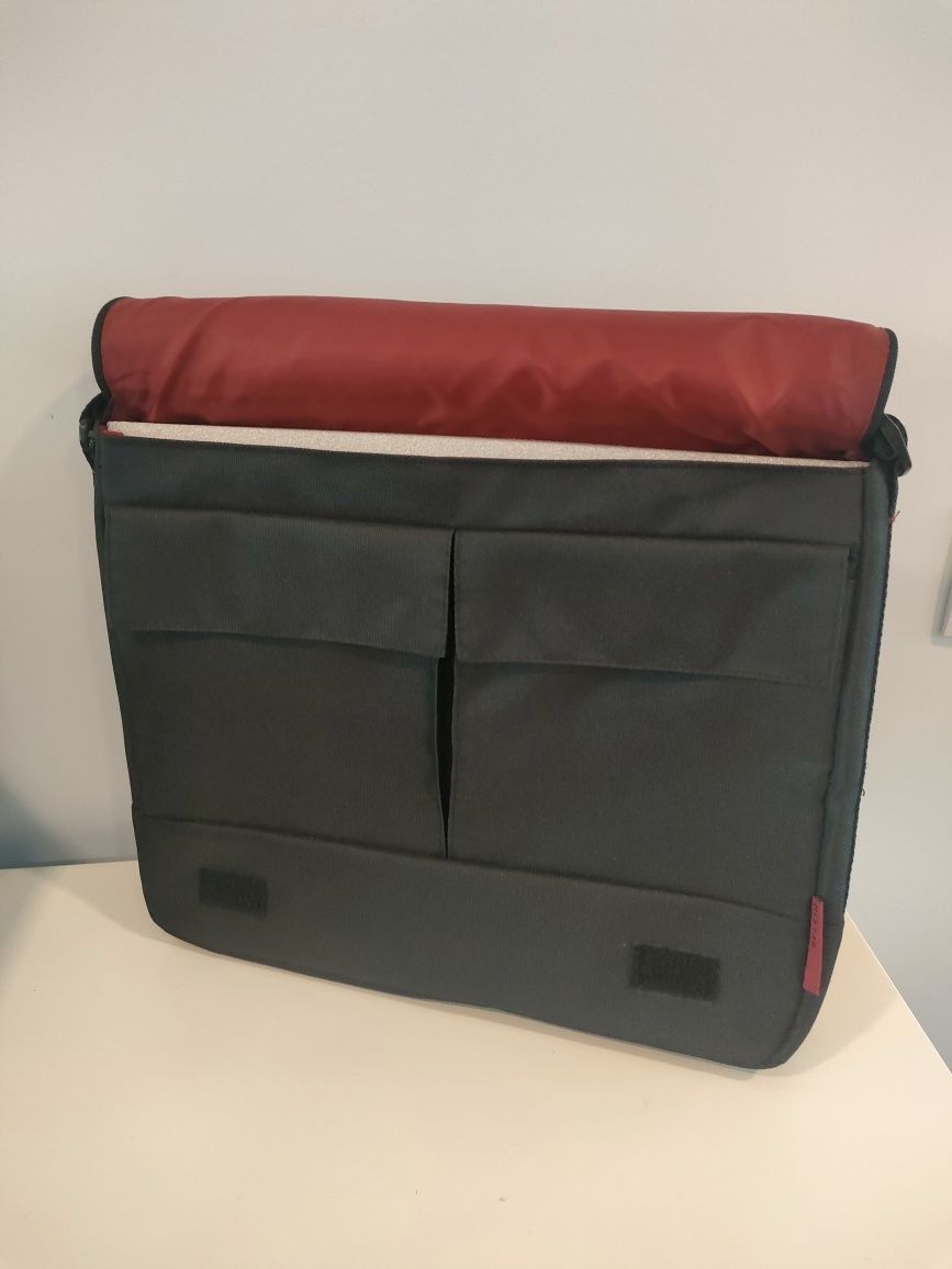 Mala de ombro p/ portátil, até 12.1", Belkin