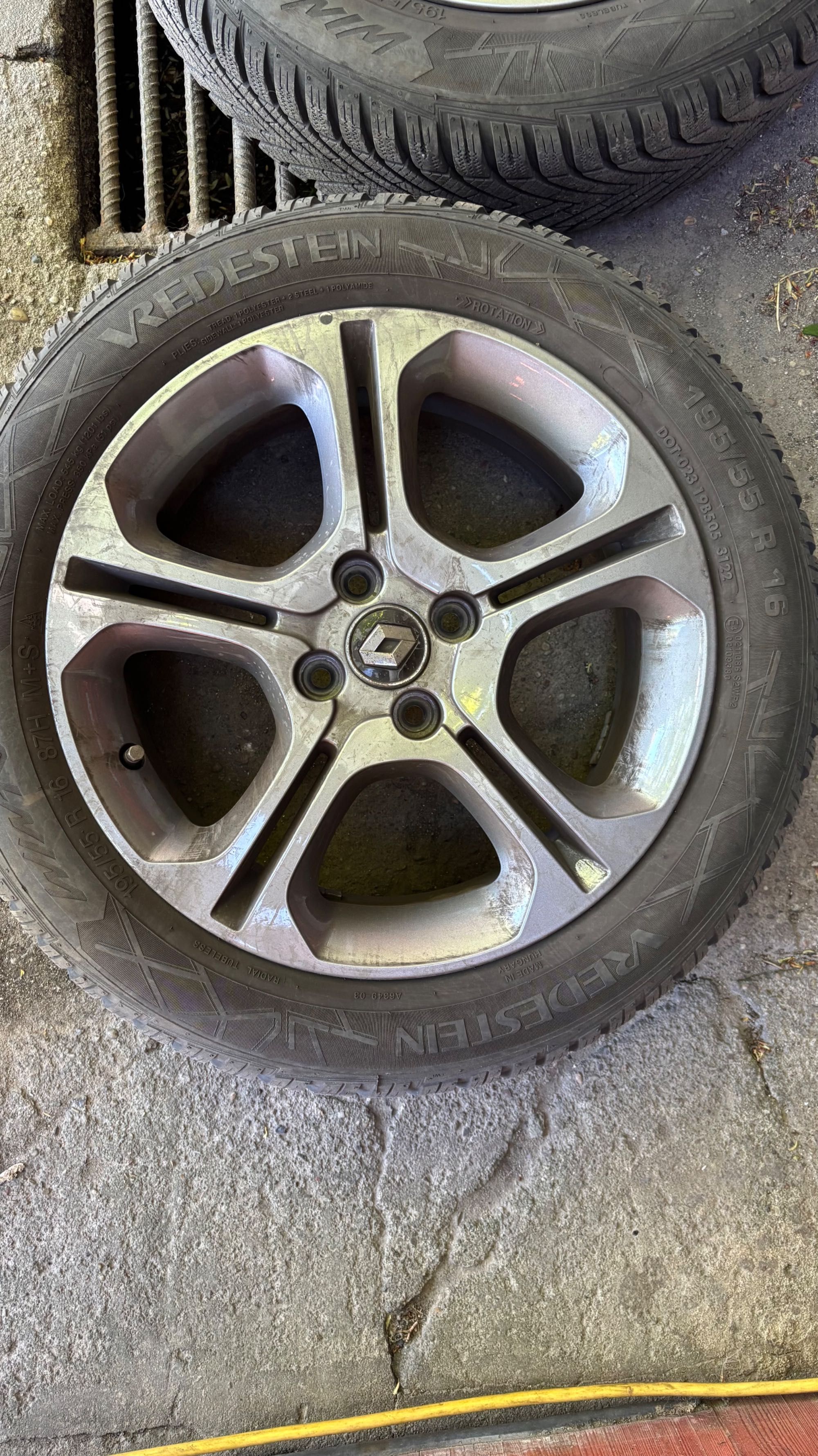 Alufelgi renault clio V 16 z oponami