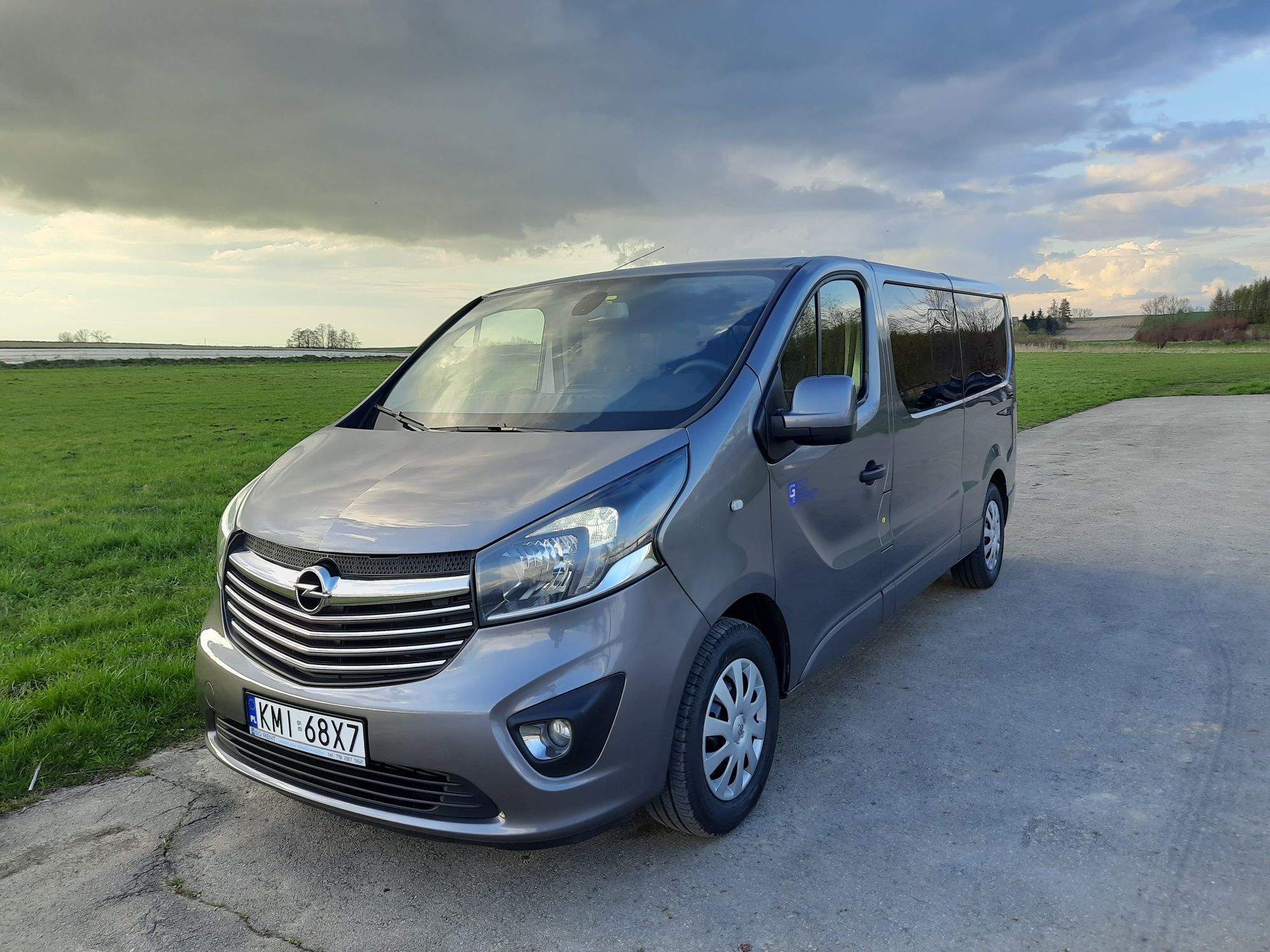 Wynajem busa 9-osobowego Opel Vivaro!! Winiety!! Wolne wakacje!!