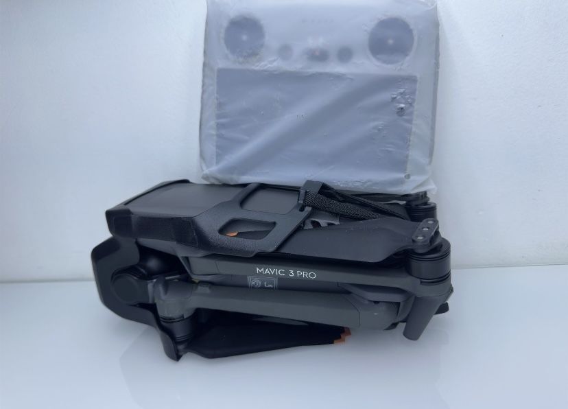 Нові квадрокоптери Mavic 3 Pro