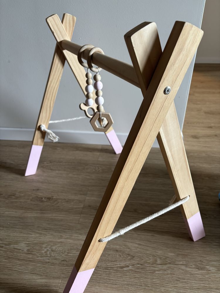 Drewniany stojak dla dzieci Babygym