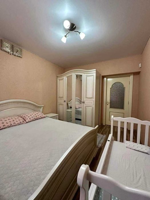 Продам 2 кімнатну великогабаритну квартиру на Кравчука