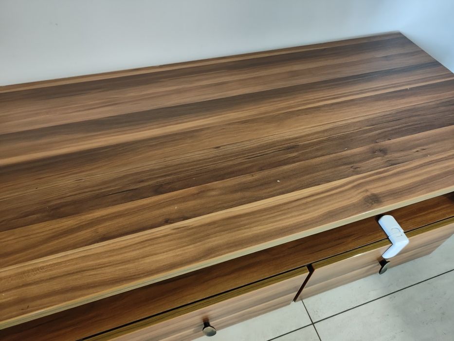 Komoda niska pod telewizor