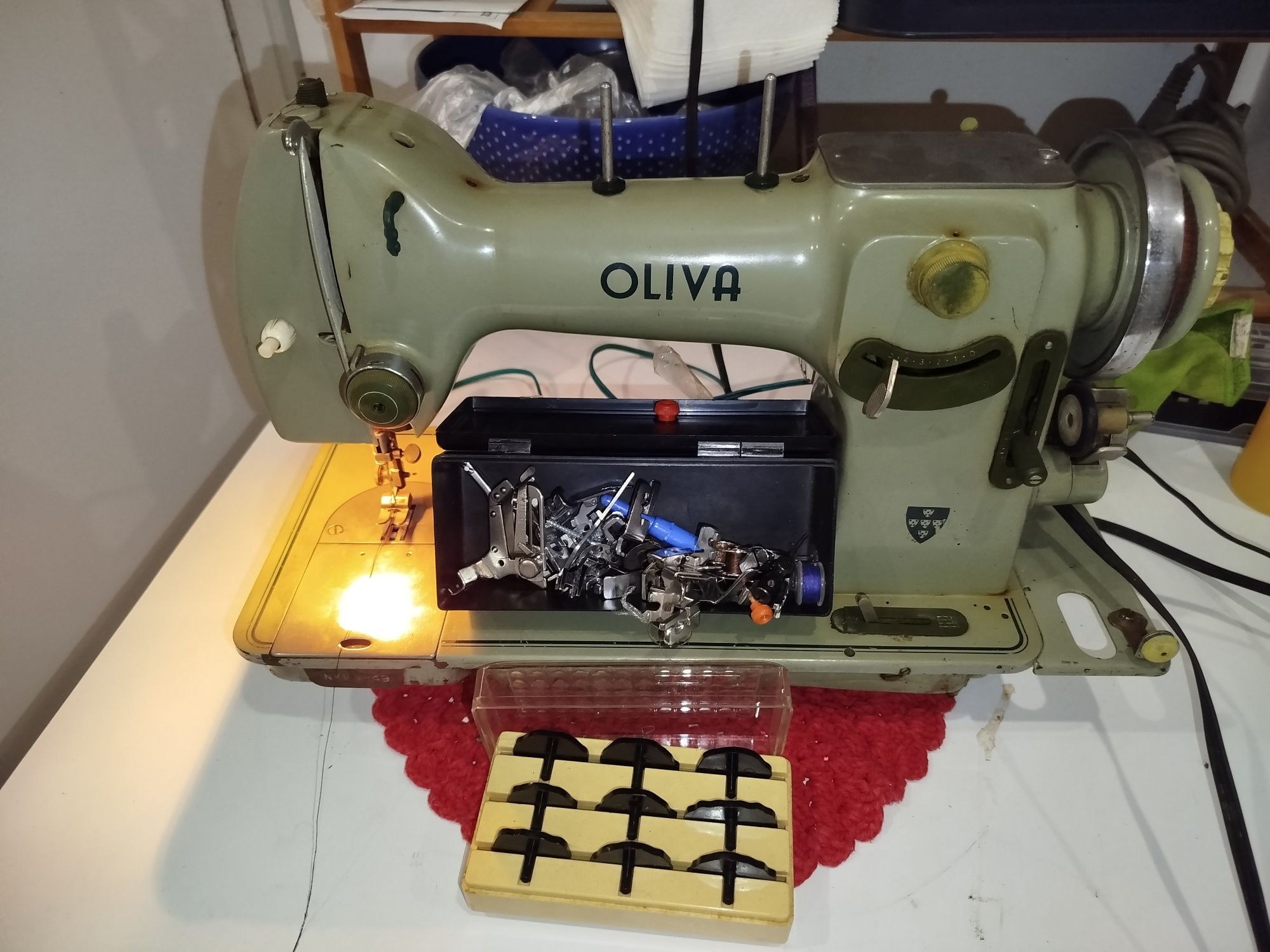 Máquina de costura oliva