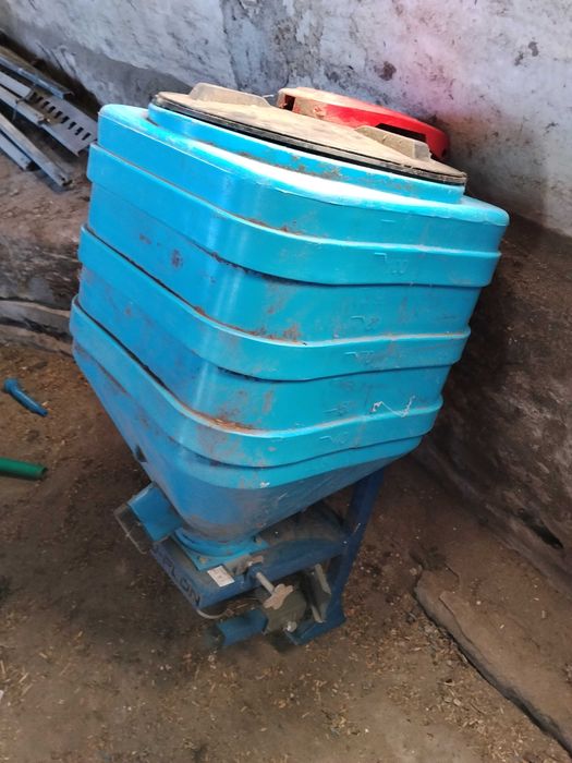 Siewnik poplonów elektryczny