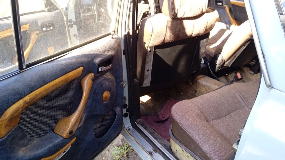 Автомобиль ГАЗ 24-10