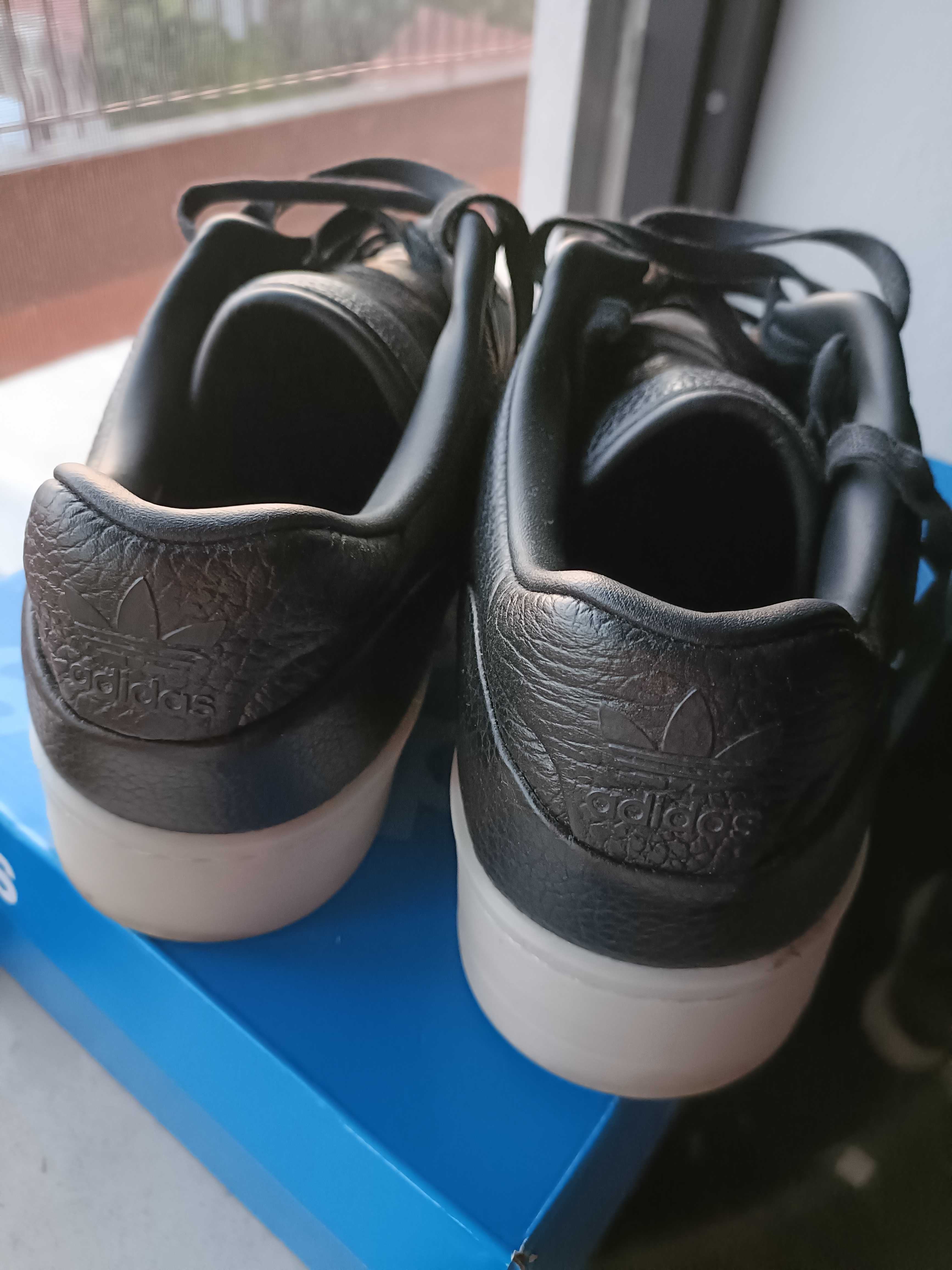 Sapatos Adidas tamanho 49 1/3