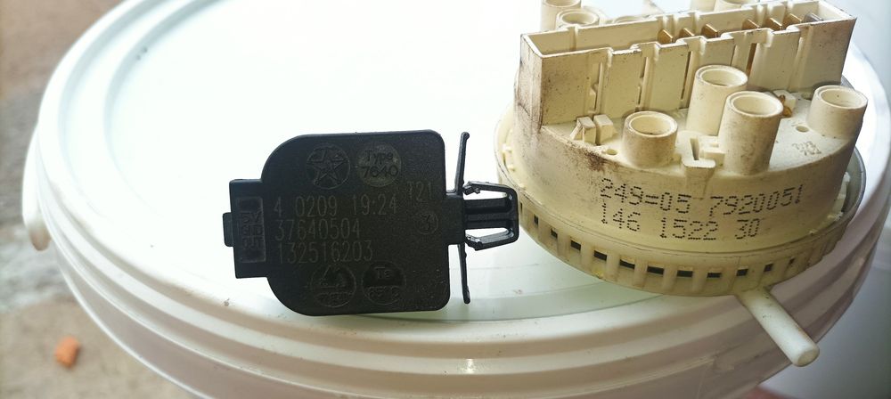 Electrolux Zanussi Aeg тен, замок люка, пресостат реле рівня води, тер