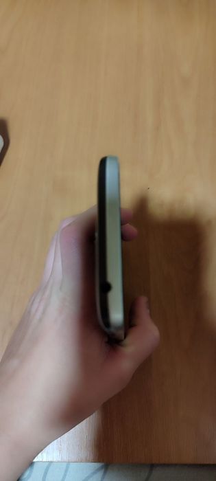 Телефон LG  в ідеальному стані