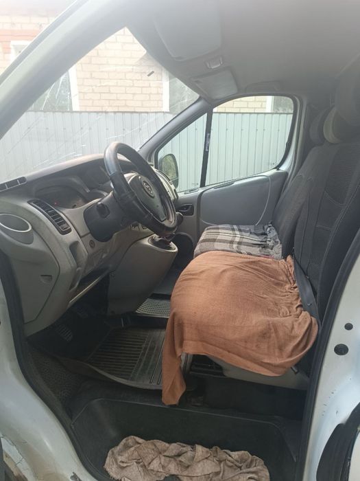 Opel vivaro 2004 року
