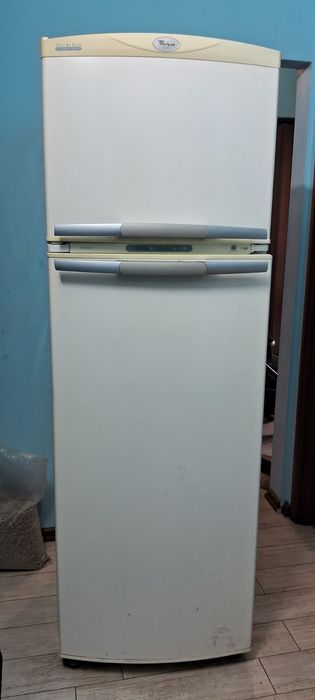 Продам холодильник Whirpool