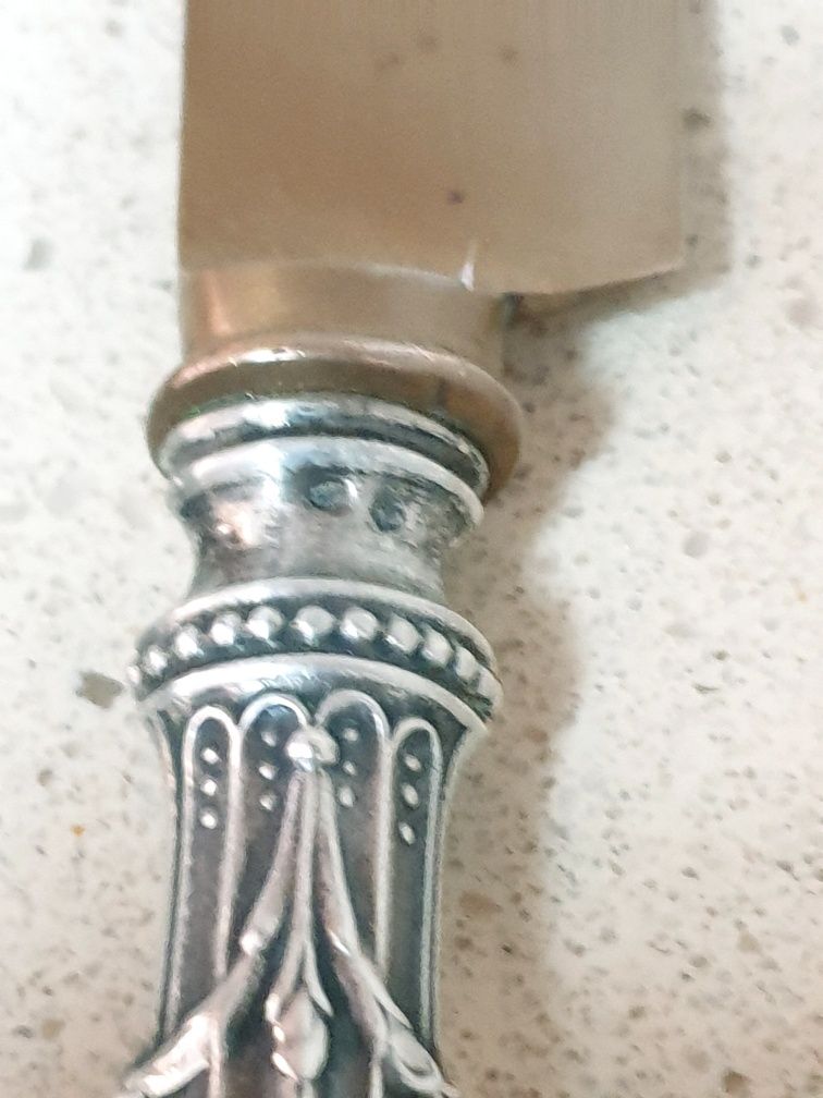 Antigos talheres de servir Arte Nova com cabos em prata contrastada