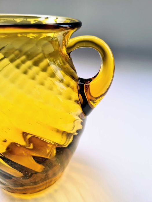 Miodowy dzbanuszek / mlecznik 375 ml ręcznie formowany PRL