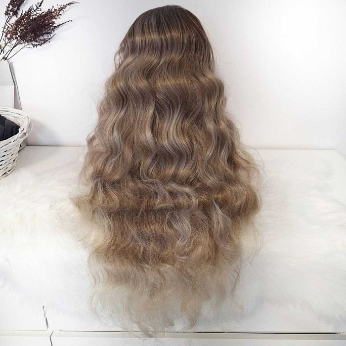 Długa kręcona blondynka Ombre koronkowa peruka z przodu