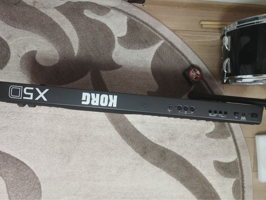 Продається синтезатор Korg x5d