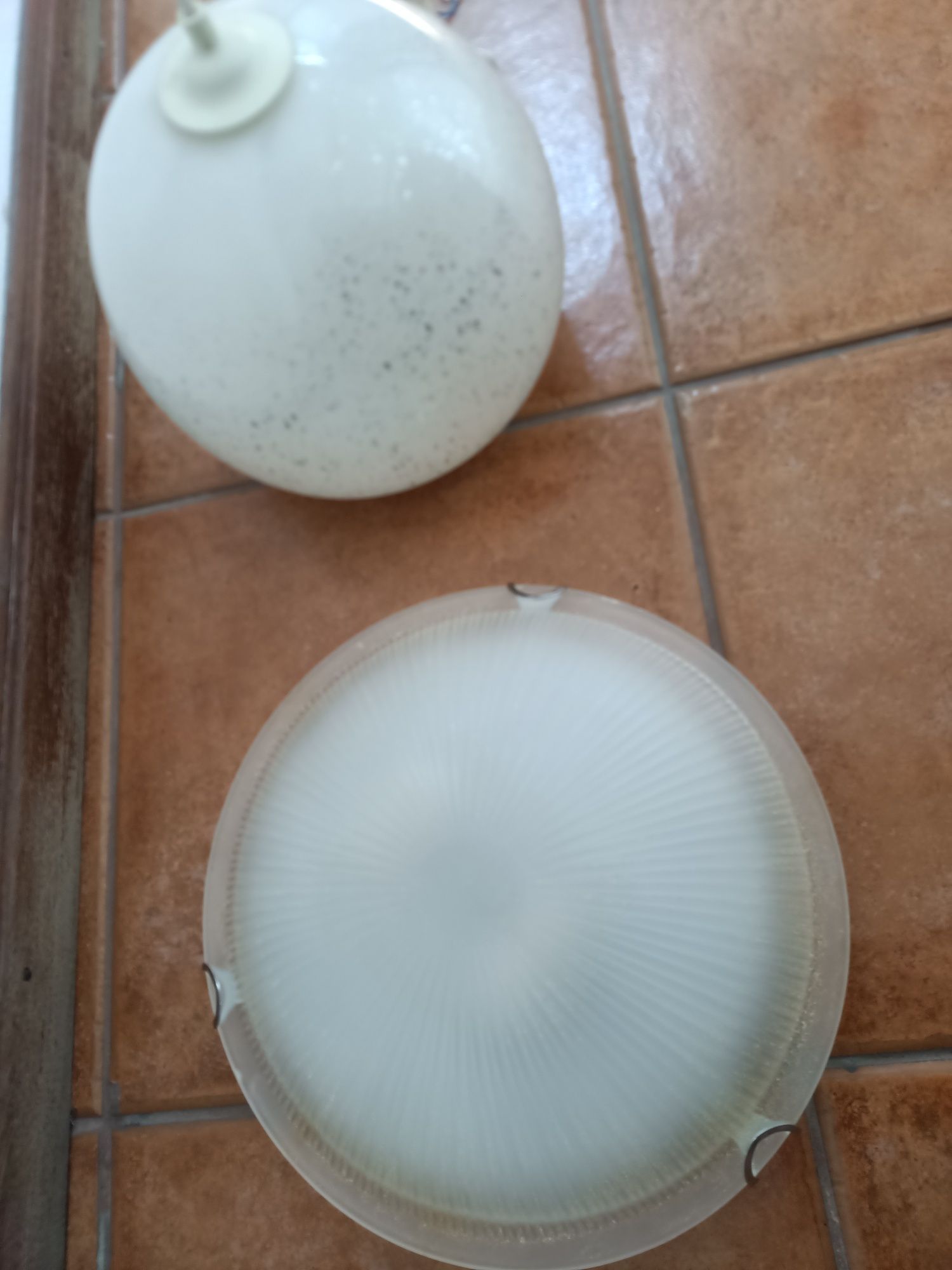 Candeeiros de tecto.