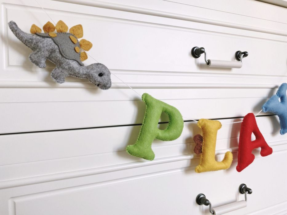 Girlanda dziecięca napis PLAY dinozaury handmade