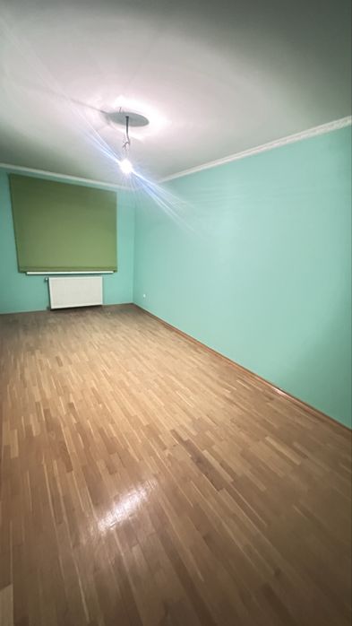 Продається трьокімнатна квартира у м Самбір