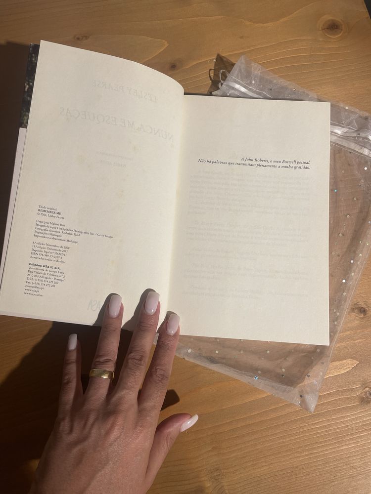 Livro “ Nunca me Esquecas” de Lesley Pearse