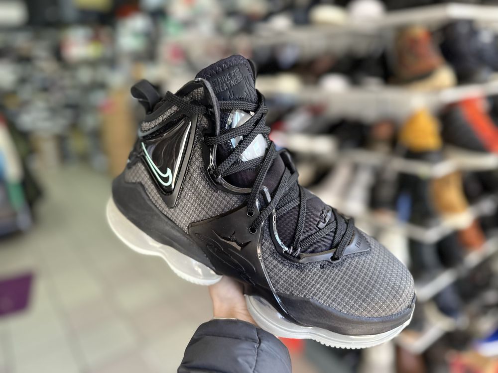 Кросівки Nike Lebron Xix black green Glow ( РОЗМІР 40)