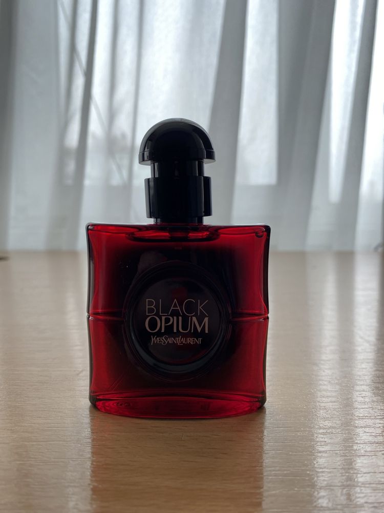 Yves Saint Laurent Black Opium Red