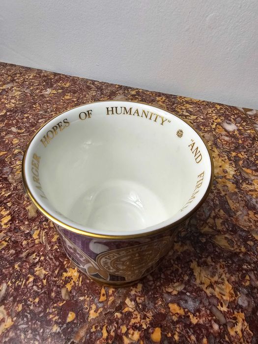 Coalport kielich porcelana" "100stu lecie urodzin Churchill'a" 11 cm