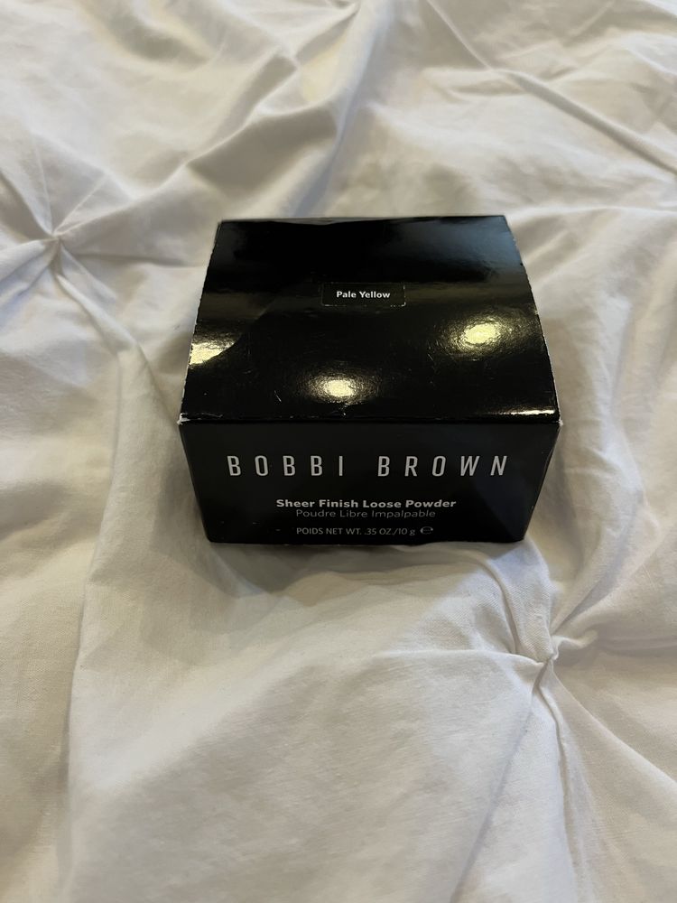 Puder sypki Bobbi Brown Pale Yellow Transparentny
