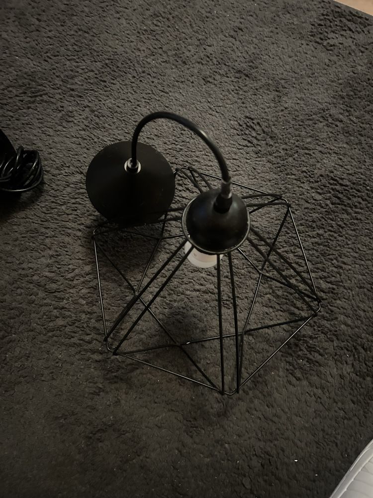 Wiszaca lampa czarna
