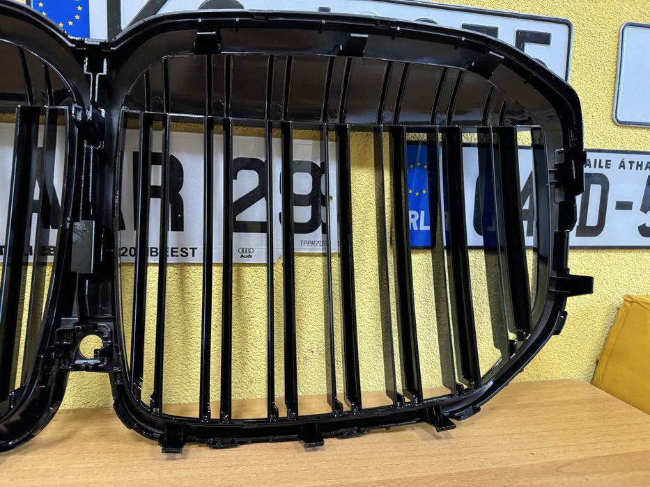 Решітка радіатора ніздрі БМВ Х7 / BMW X7 G07 2018-2022 чорний глянець
