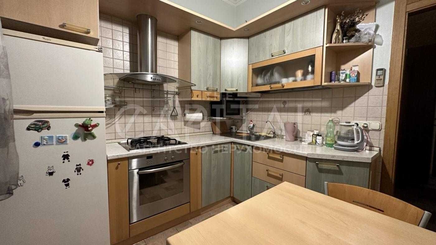 Продаж 2к квартири 53м2, вул. Джона Маккейна, Печерський район