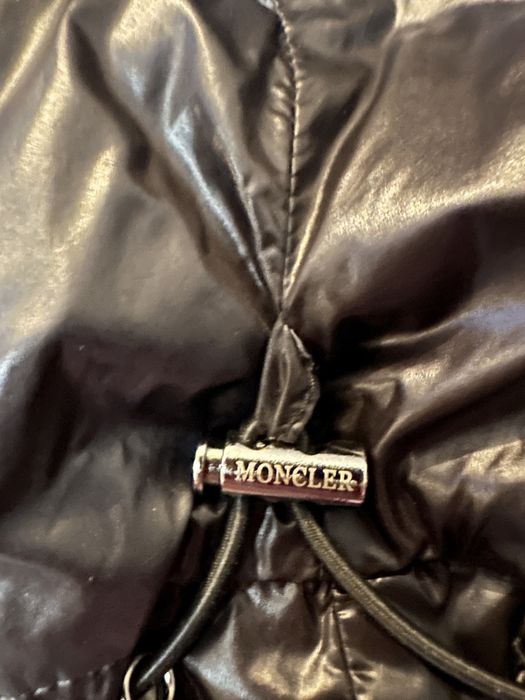 Piekny puchowy plaszcz (kurtka) Moncler