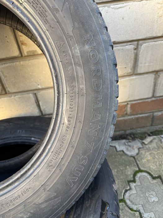 Продам зимнюю резину шипы 215-65 R16 Nokian Gislaved