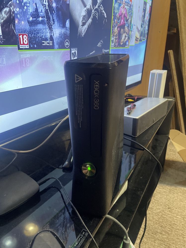 Ігрова консоль Xbox 360 slim 250 gb