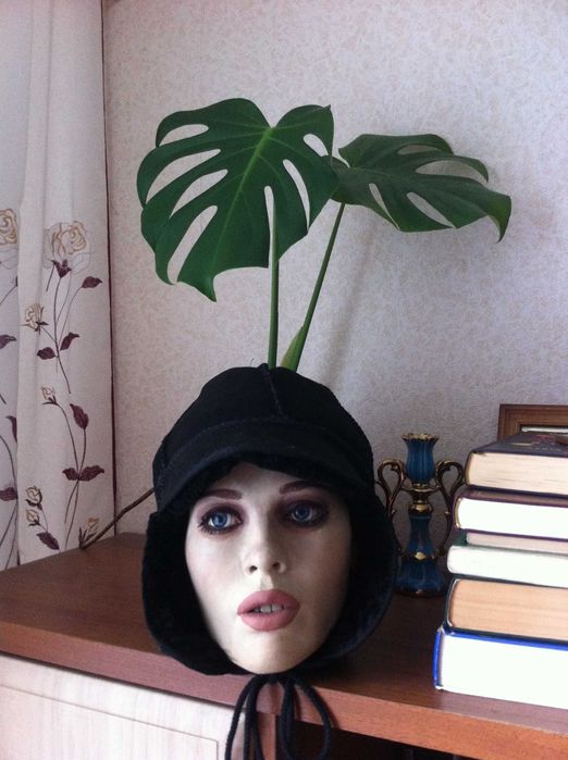 Шапка  замшева з хутром.