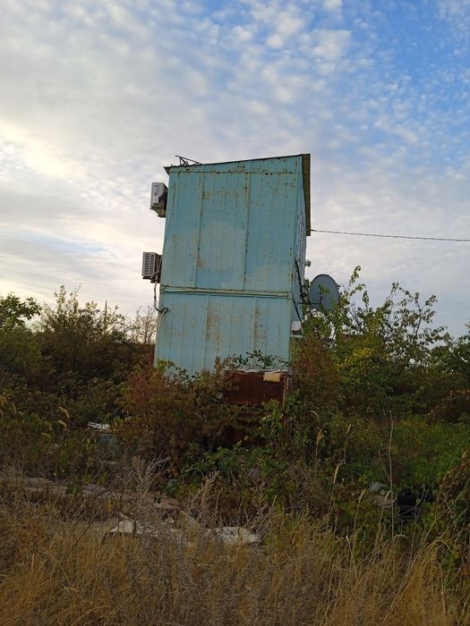 Жилие контейнера на участке 12  соток