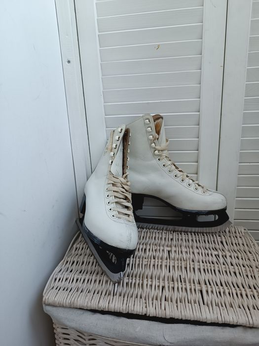 Коньки фигурные,  botas р.35.
