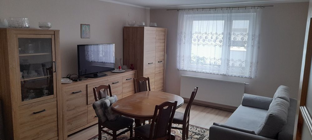 Sprzedam lokal mieszkalny wraz z garażem i gruntem.