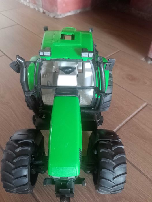 Автомодель Bruder Трактор Agrotron 200