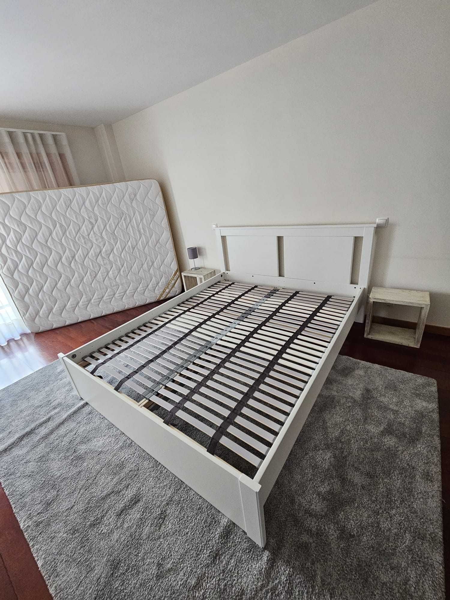Cama de casal 160cm e estrados