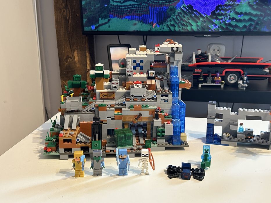 Lego Minecraft 21137 oraz 21136