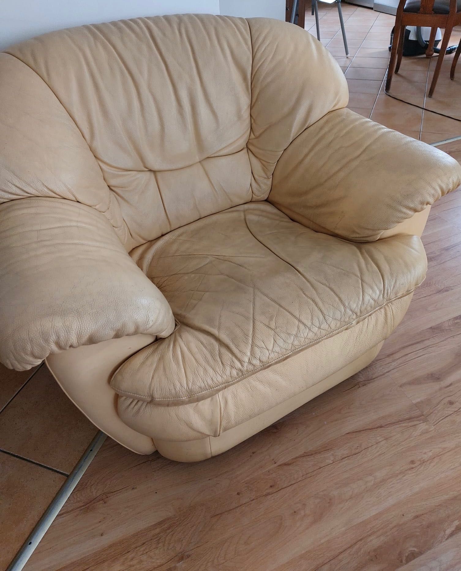 Skórzany komplet kanapa, fotel, podnóżek włoska skóra naturalna