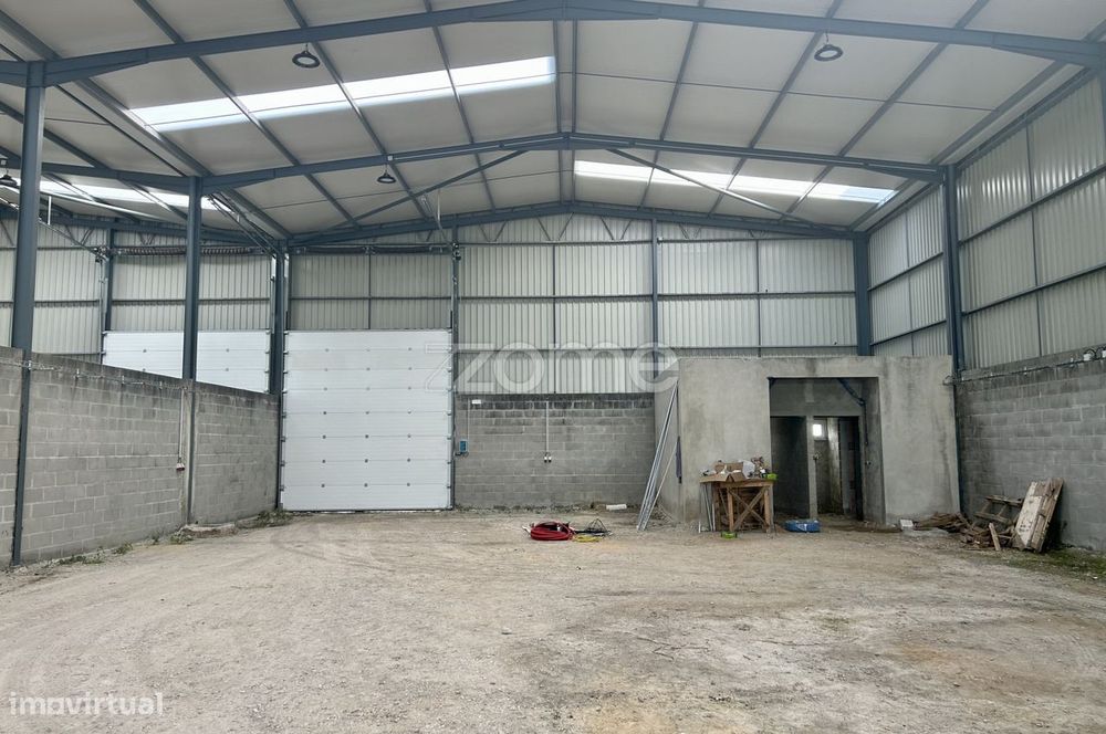 Armazém com 675m2 na Zona Industrial da Palhaça, Aveiro