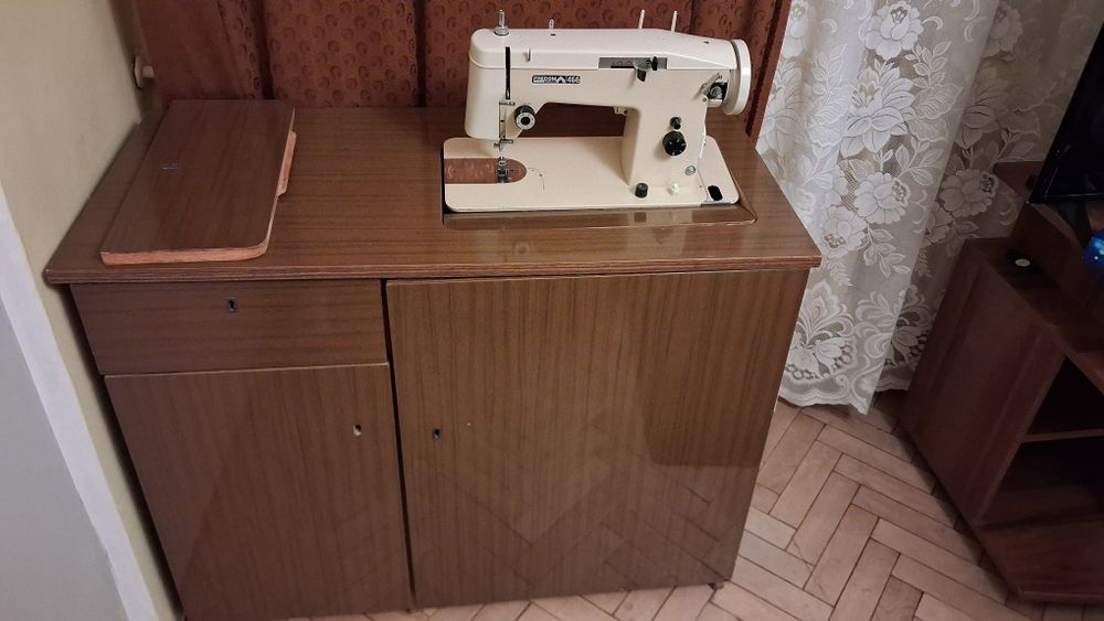 Maszyna do szycia PRL sprawna!