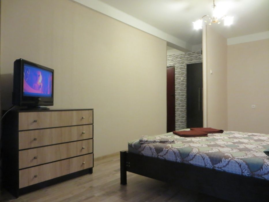 ТЦ "Oasis" метро "Героїв Дніпра" 1-хв ходьби.  пр.Оболонський-43.