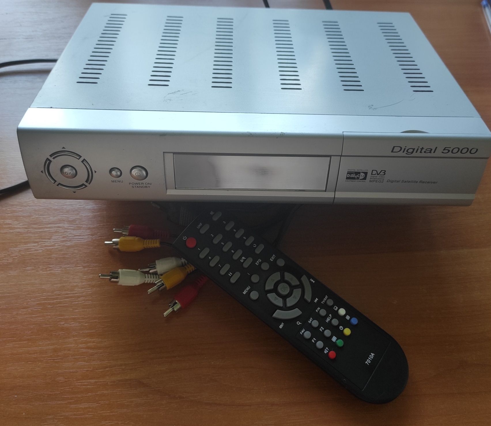 Супутниковий ресивер Digital 5000.