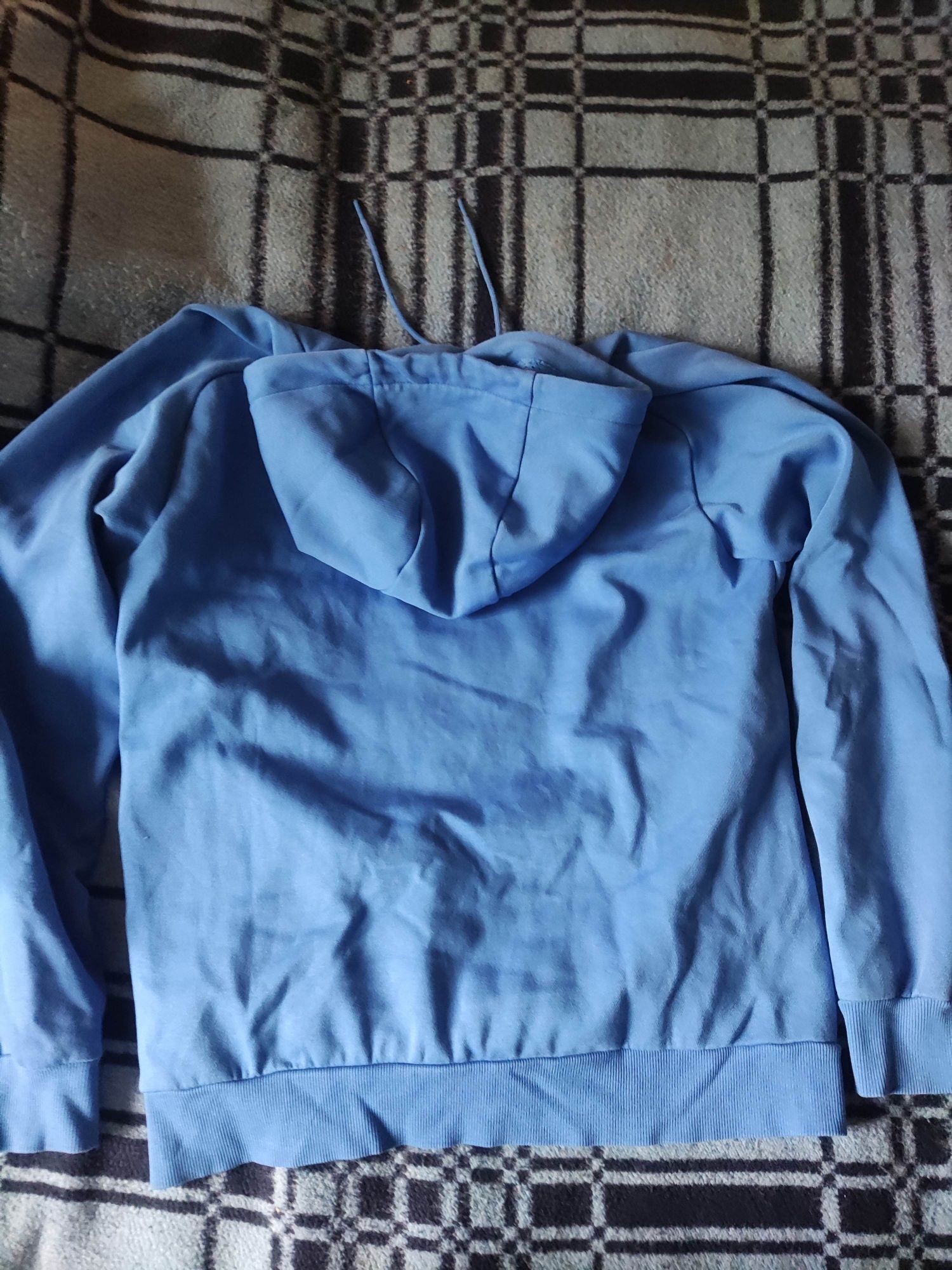 Bluza Puma z kapturem 

 roz M

Stan BDB

Szczegółowe wymiary:

długoś